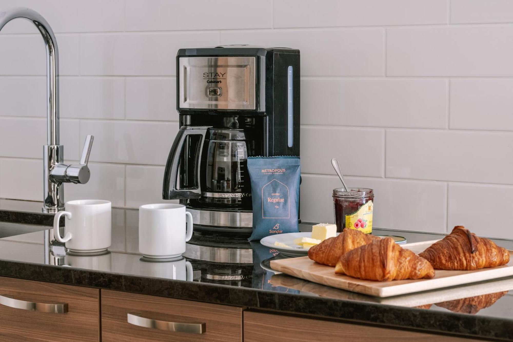 Sonder Penny Lane Aparthotel Montreal Ngoại thất bức ảnh