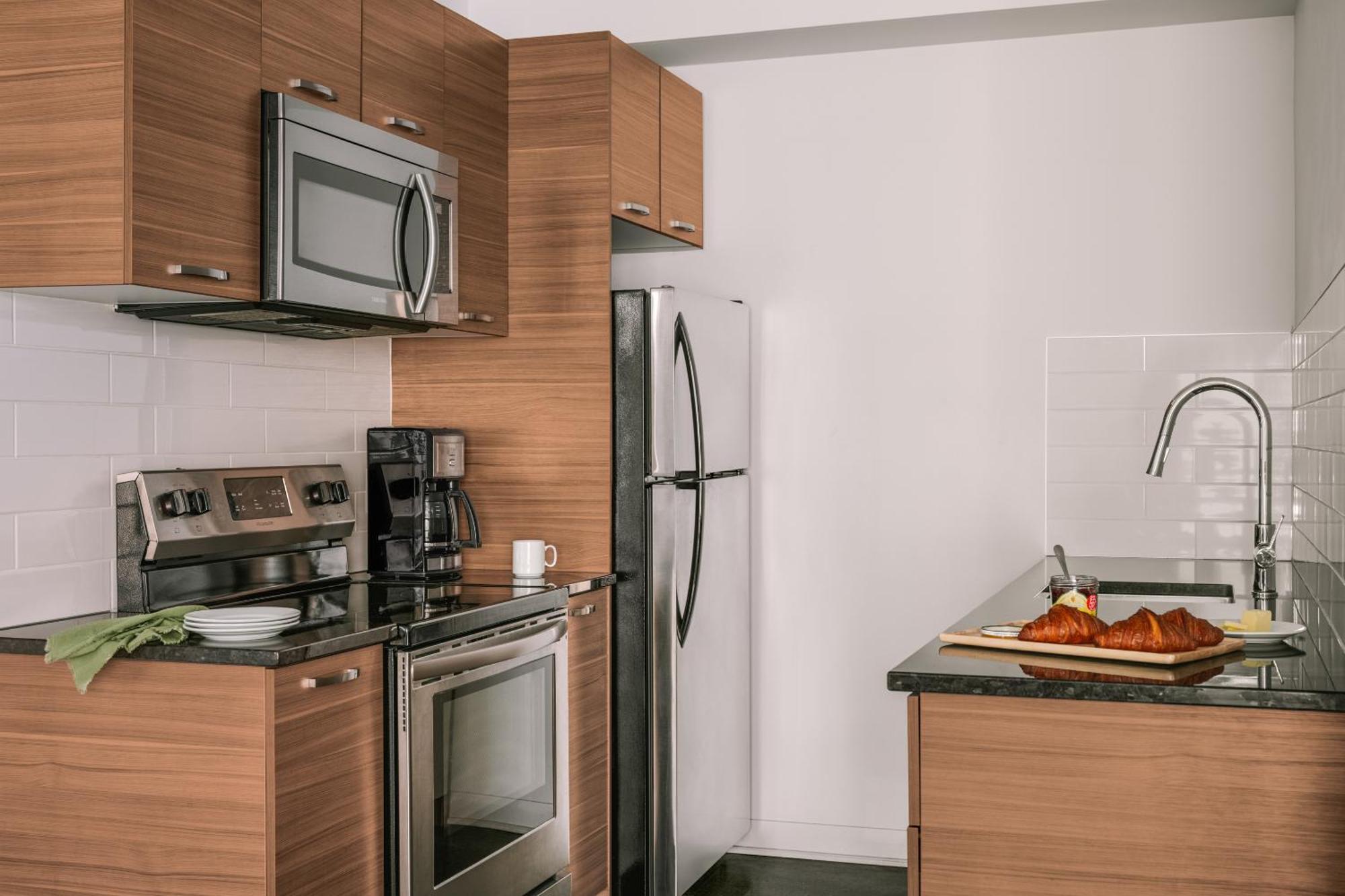 Sonder Penny Lane Aparthotel Montreal Ngoại thất bức ảnh