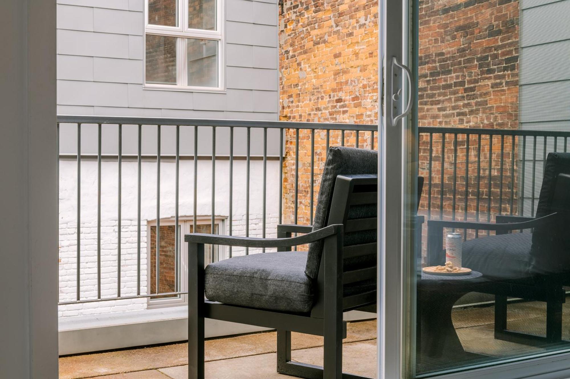 Sonder Penny Lane Aparthotel Montreal Ngoại thất bức ảnh